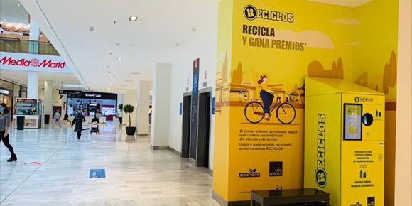 5. El centro comercial Los Arcos (Sevilla) se convierte en el primero de España en instalar máquinas de Reciclos