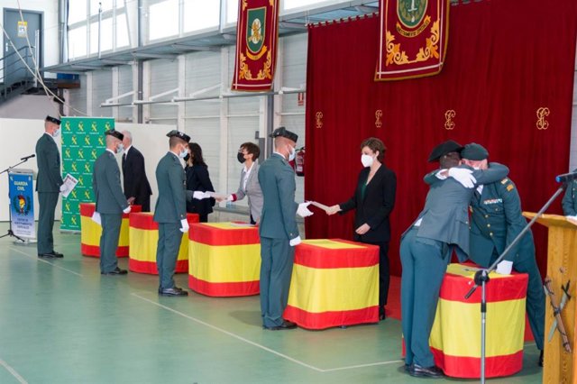 Entrega diplomas del LI Curso de Adiestramientos Especiales