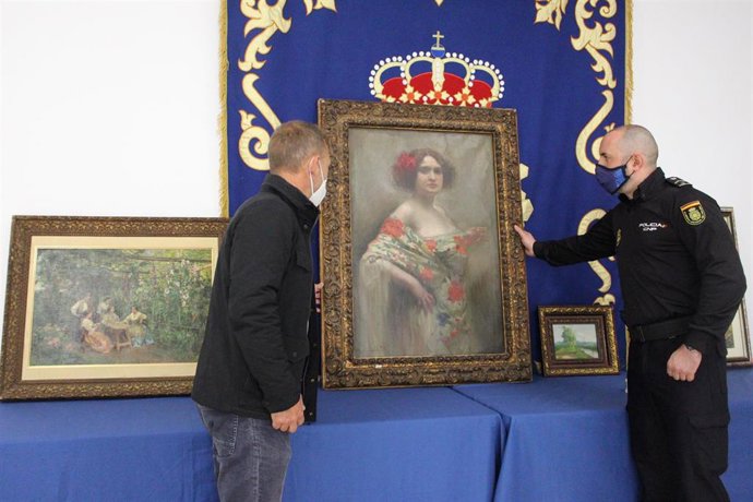 Nota De Prensa E Imagen: "La Policía Nacional Entrega Al Heredero De Un Marchante De Arte Las Obras Recuperadas En Agosto Tras El Robo Sufrido En Su Domicilio"
