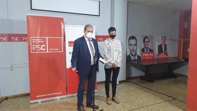 Joan Callau y Filo Cañete (PSC) en rueda de prensa sobre la Alcaldía de Sant Adri de Bess (Barcelona).