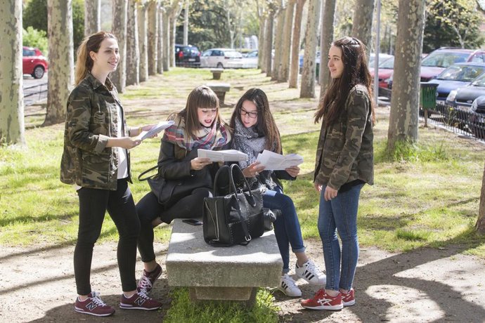 Archivo - Estudiantes universitarias