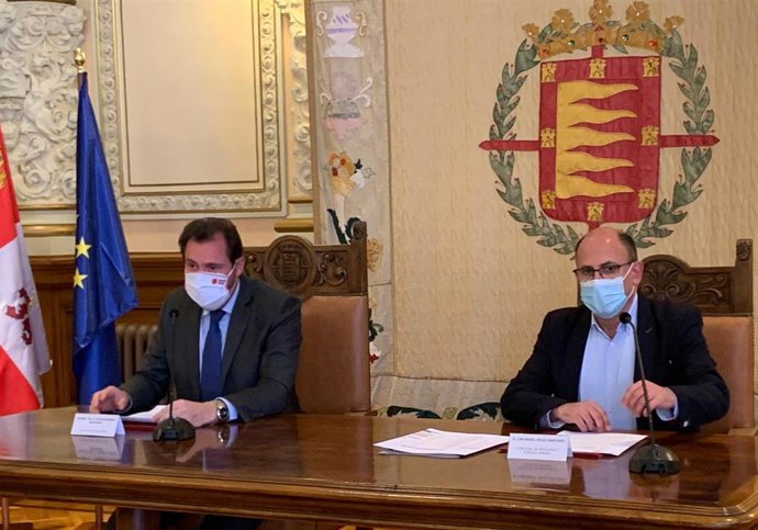 Rueda de prensa del alcalde de Valladolid y Luis Vélez sobre las obras en vías públicas previstas para el año 2021.