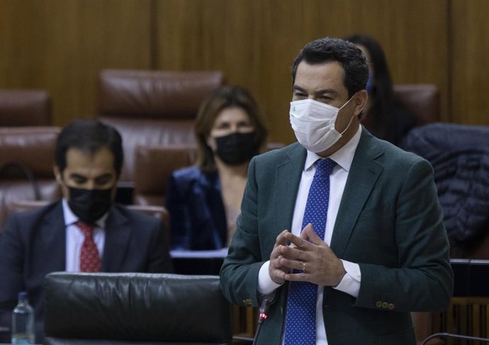 El presidente de la Junta de Andalucía, Juanma Moreno, en una imagen en el Pleno del Parlamento de 11 de marzo.