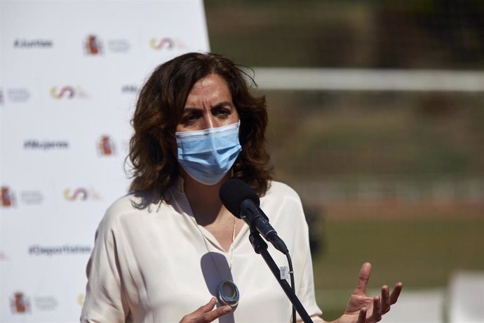 La presidenta del Consejo Superior de Deportes, Irene Lozano interviene durante la presentación del proyecto para abordar el modelo de profesionalización de la Liga Femenina de Fútbol, en el Centro de Alto Rendimiento del CSD, en Madrid (España), a 25 d