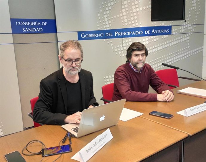 Archivo - El jefe del Servicio de Vigilancia Epidemiológica de la consejería de Salud, Ismael Huerta, y el Director general de Salud Pública asturiano, Rafael Cofiño, informan sobre el estado del coronavirus en el Principado.