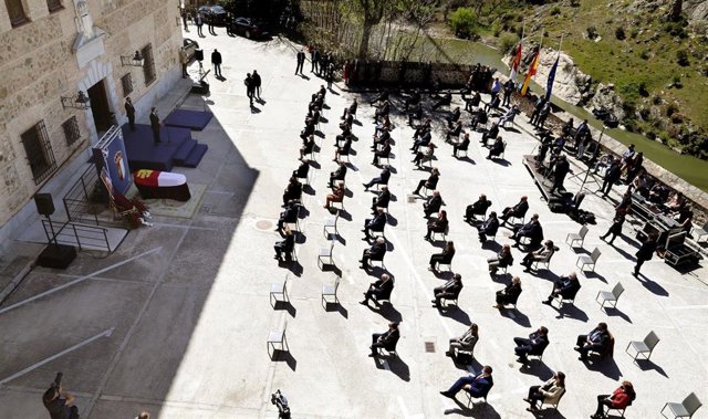 Las Cortes C-LM despiden con emoción a Fernández Vaquero reconociendo su gran humanidad, su carácter dialogante y su entrega