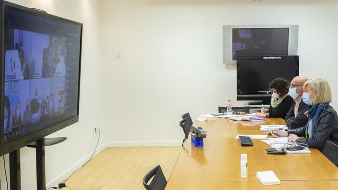 La consejera de Educación y Formación Profesional,Marina Lombó, preside la reunión telemática de la Mesa Sectorial de Educación.