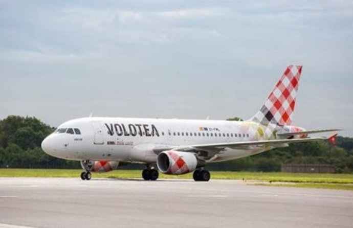 Archivo - Avión de Volotea