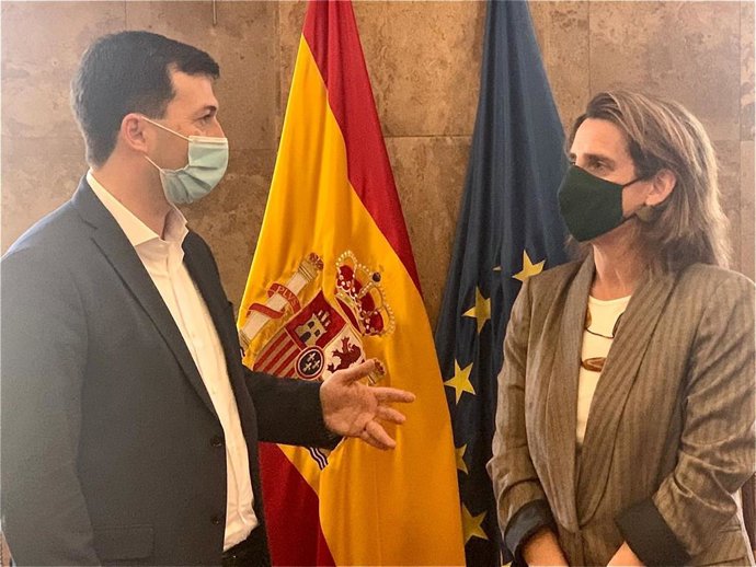 El secretario xeral del PSdeG, Gonzalo Caballero, junto a la ministra para la Transición Ecológica, Teresa Ribera