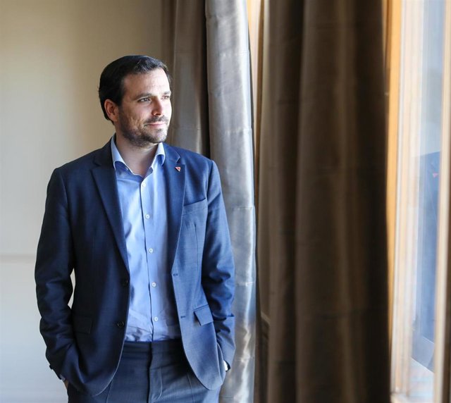 El ministro de Consumo, Alberto Garzón, posa tras una entrevista con Europa Press, en Madrid, (España), a 24 de marzo de 2021.