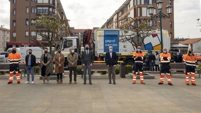 El Consejero De Desarrollo Rural, Ganadería, Pesca, Alimentación Y Medio Ambiente, Guillermo Blanco, Presenta El Servicio De Recogida Selectiva Que Prestará MARE En Este Municipio.