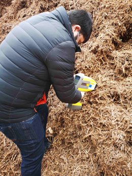 Trabajos en un nuevo sistema para maximizar el aprovechamiento de la biomasa agrícola.