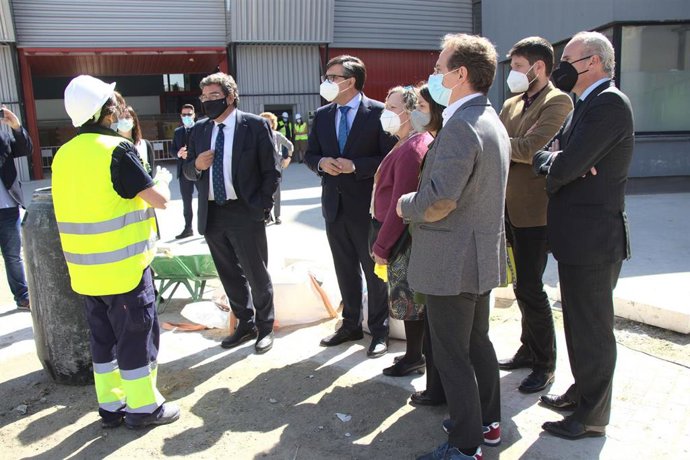 El ministro de Inclusíón, Seguridad Social y Migraciones, José Luis Escrivá, visita la sede de la Fundación Laboral de la Construcción.