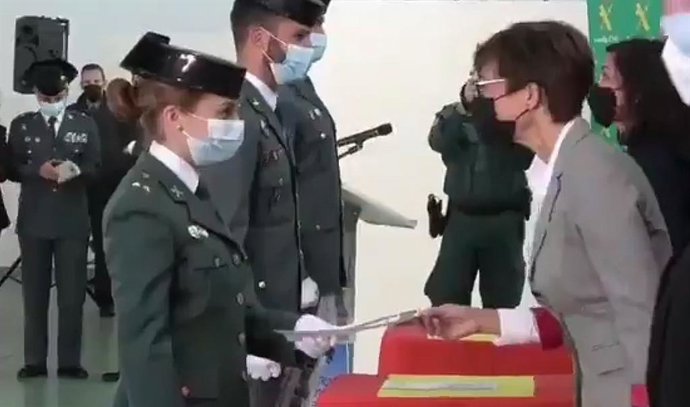 La teniente María Sol Rodríguez y la directora de la Guardia Civil, María Gámez