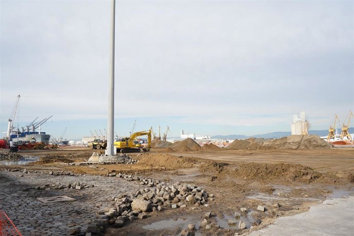 El Port de Tarragona inicia la remodelación del firme de los viales en el muelle de Aragón