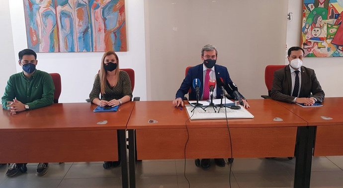 El concejal del PP en Alcázar, Diego Ortega, anuncia su renuncia.