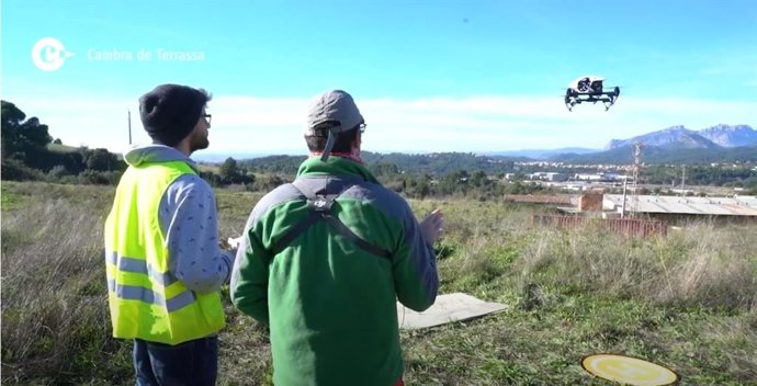 El programa de trabajo juvenil de Cámara de Terrassa añade cursos de programación y pilotaje de drones