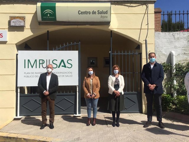 Visita de la delegada territorial de Salud de la Junta en Jaén, Trinidad Rus, al centro de salud de Arjona