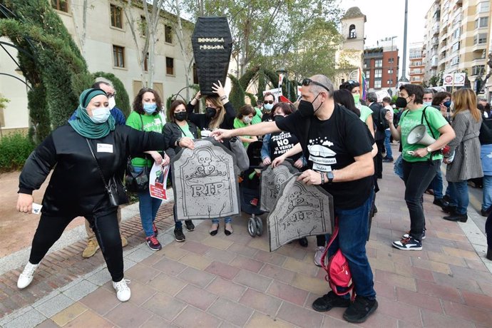 Placio de San Esteban en Murcia, manifestacion en pro de la educacion pública