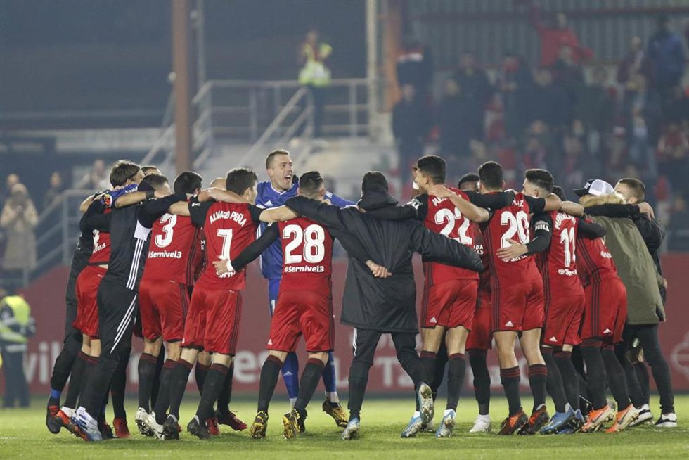 Archivo - Jugadores del Mirandés celebran su histórico pase en Copa del Rey la temporada pasada
