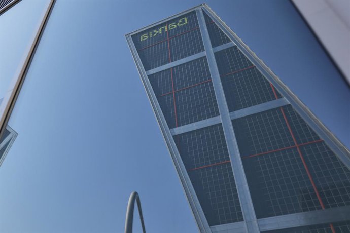 Archivo - Torres Kio en el Paseo de la Castellana, en Madrid (España)