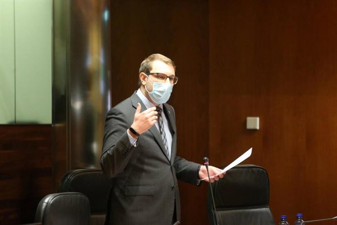 El portavoz de Foro Asturias, Adrián Pumares, en la Junta General.