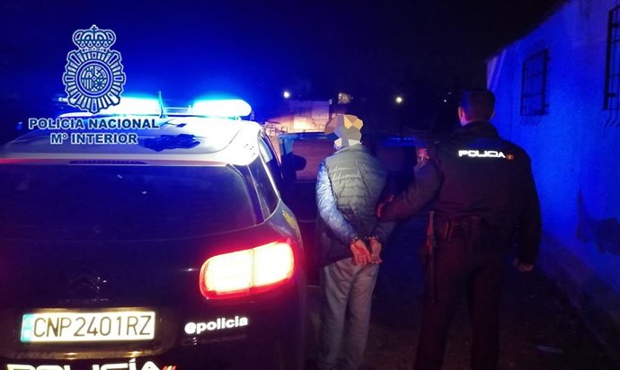 Ampliando Nota Prensa Con Imágenes: "La Policía Nacional Libera A Una Mujer Búlgara Retenida Contra Su Voluntad En Un Asentamiento Y Detiene A Su Pareja Como Presunto Autor De Una Detención Ilegal"