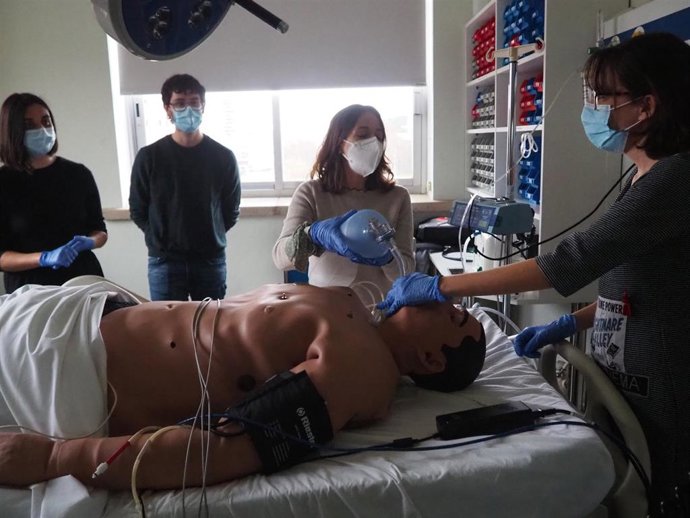 El Hospital Trueta ha puesto en marcha un proyecto de simulación para residentes para poner en práctica el manejo de casos graves.
