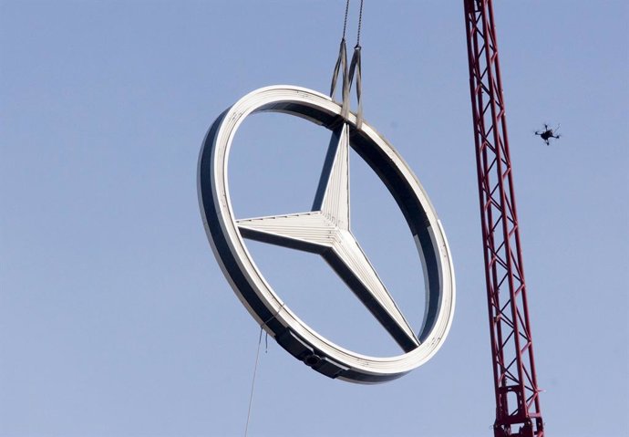 Logo de Mercedes-Benz. 
