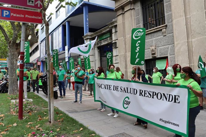 Archivo - Concentración de trabajadores de Salud Responde en Jaén, en septiembre de 2020. Imagen de archivo.