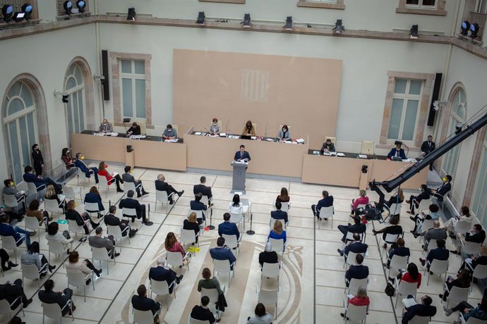 El candidat d'ERC a la presidncia de la Generalitat i vicepresident del Govern en funcions, Pere Aragons, en el ple d'investidura al Parlament.