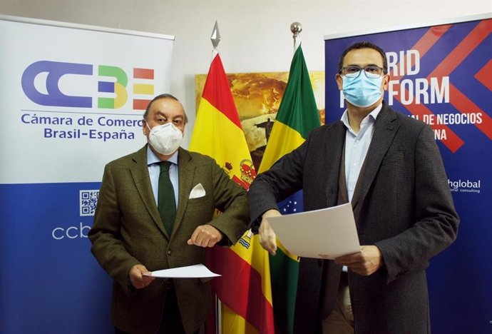 Archivo - El Director Ejecutivo de la Cámara de Comercio Brasil-España, Antonio del Corro García- Lomas y el Director General de Madrid Platform, Carlos Morales