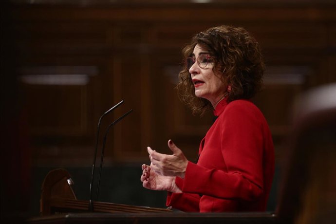 La ministra de Hacienda y portavoz del Gobierno, María Jesús Montero, interviene en el Congreso.