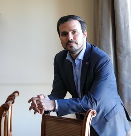 El ministro de Consumo, Alberto Garzón, posa tras una entrevista con Europa Press, en Madrid, (España), a 24 de marzo de 2021.