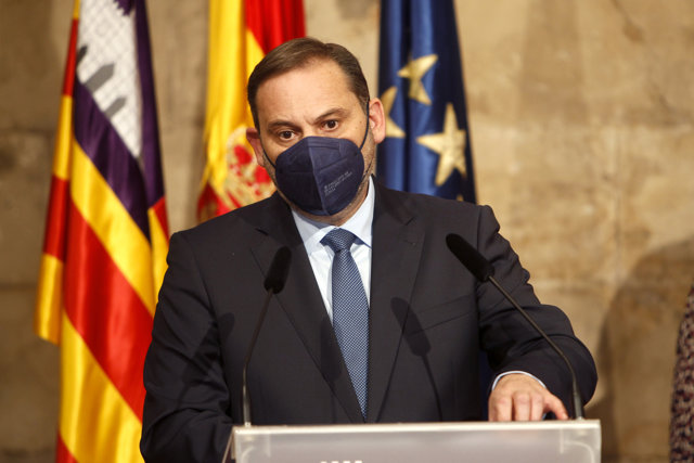 El ministro de Transportes, Movilidad y Agenda Urbana, José Luis Ábalos, este viernes en el Consolat.