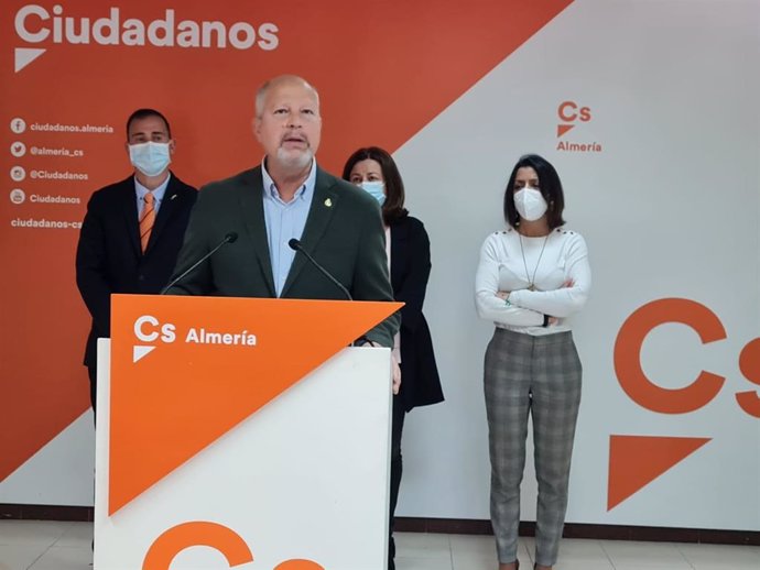 El consejero de Educación de la Junta de Andalucía, Javier Imbroda, participa en un acto de Cs en Almería