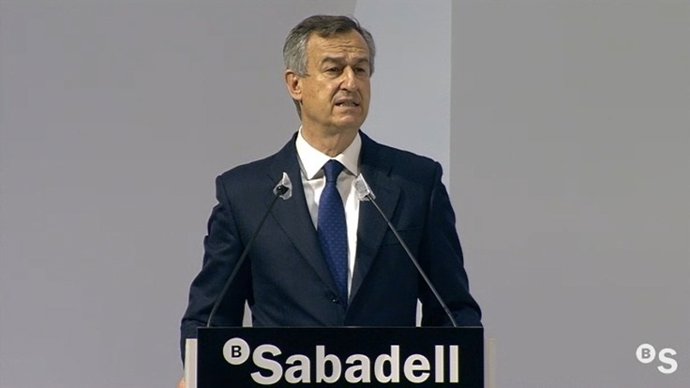 El consejero delegado de Banco Sabadell, César González-Bueno, durante su intervención.