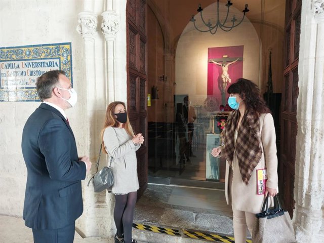 La concejal de Cultura y Turismo, Ana Redondo, ha realizado este viernes la ruta Cristo de la Luz.