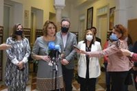 Susana Díaz pide evitar desplazamientos de mayores para vacunación para que "no haya andaluces de primera y segunda"
