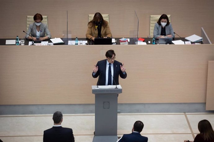 El líder del PSC en el Parlament, Salvador Illa, en el pleno de investidura del candidato a la Presidencia, Pere Aragons.