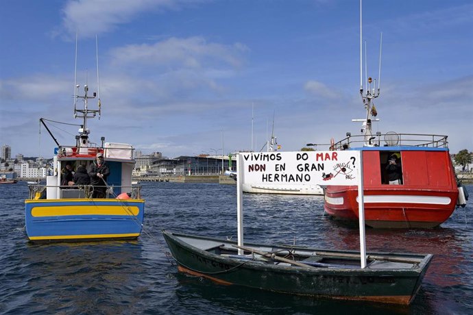 La cofradía de pescadores de A Coruña hace un paro de la flota artesanal en señalan de protesta contra el reglamento de control de la UE