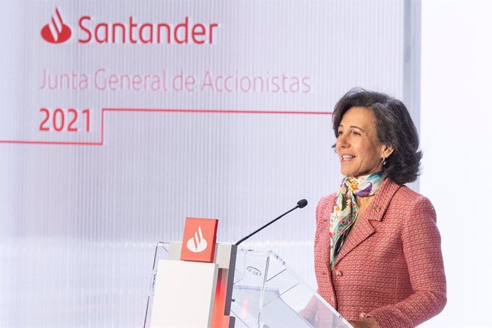 La presidenta de Banco Santander, Ana Botín, durante la junta general de accionistas de 2021.