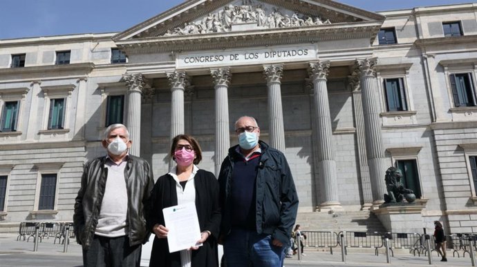 El concejal de Más Madrid Félix López-Rey; la diputada de Más País-Equo, Inés Sabanés, y el diputado autonómico Alejandro Sánchez