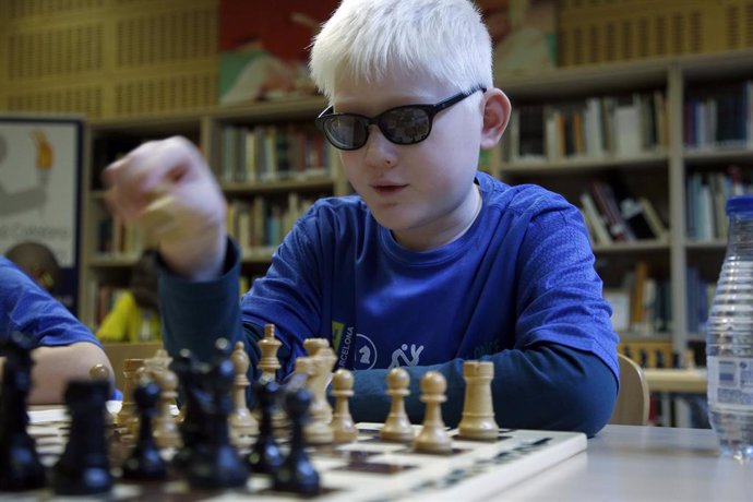 Archivo - Imagen de un participante en ajedrez durante el IV Encuentro Nacional Escuelas Deportivas ONCE