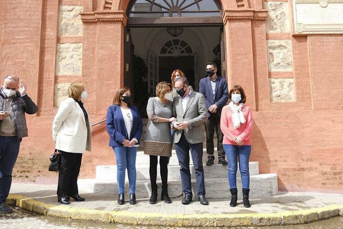 La secretaria general del PSOE-A, Susana Díaz, visita el Ayuntamiento de Aracena.