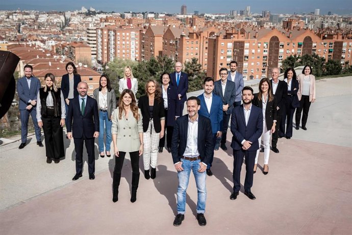 Bal alaba las personas "valientes y comprometidas" de su lista, que harán que Madrid "no renuncie a la moderación"
