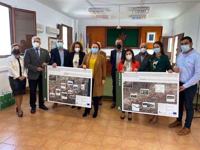 La consejera de Agricultura firma con cinco ayuntamientos la creación de una nueva depuradora en Mojácar (Almería)