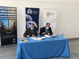 El presidente de Renfe y de la Fundación de los Ferrocarriles Españoles, Isaías Táboas, y el presidente de la Unión Internacional de Transporte Público, Pere Calvet, han firmado este viernes un acuerdo de colaboración.