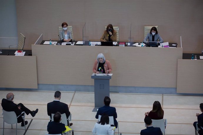 Dolors Sabater (CUP) interviene en el pleno de investidura de Pere Aragons (ERC).