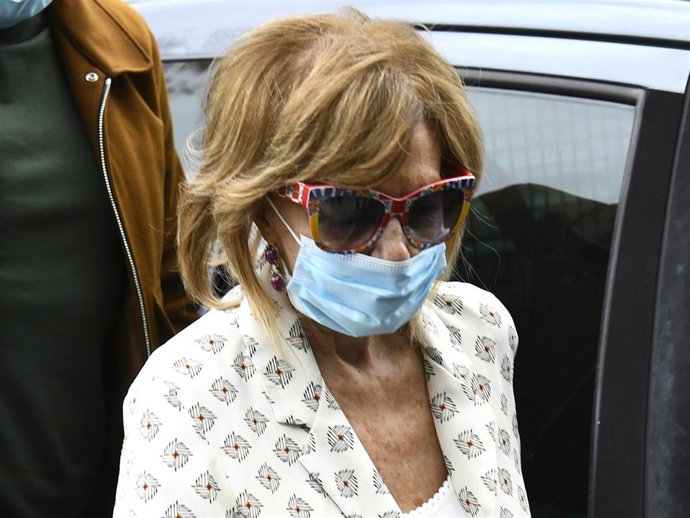 Archivo - María Teresa Campos, en una imagen de archivo, se muestra esquiva con la prensa